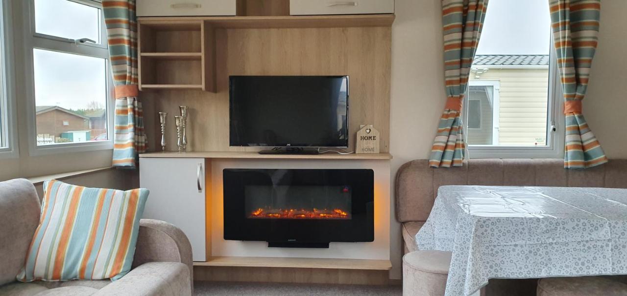 Ksr Hot Tub Holiday Home At Tattershall Lakes Ngoại thất bức ảnh